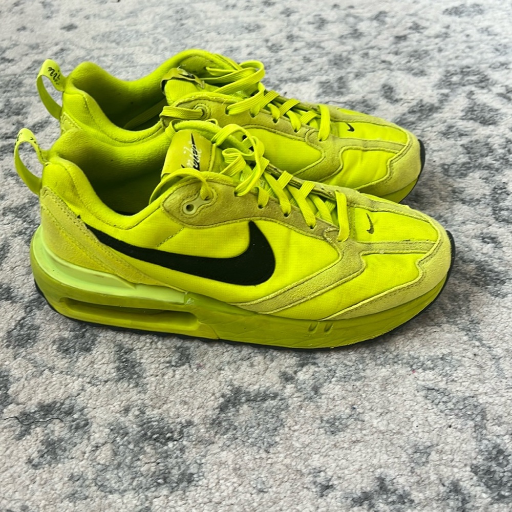 LAST CHANCE getting donated Monday Nike AirMax Dawn Green 7.5 women’s